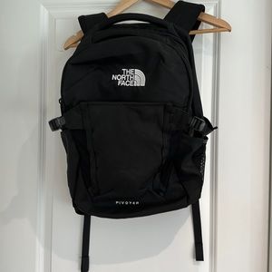 North Face Pivoter backpack black